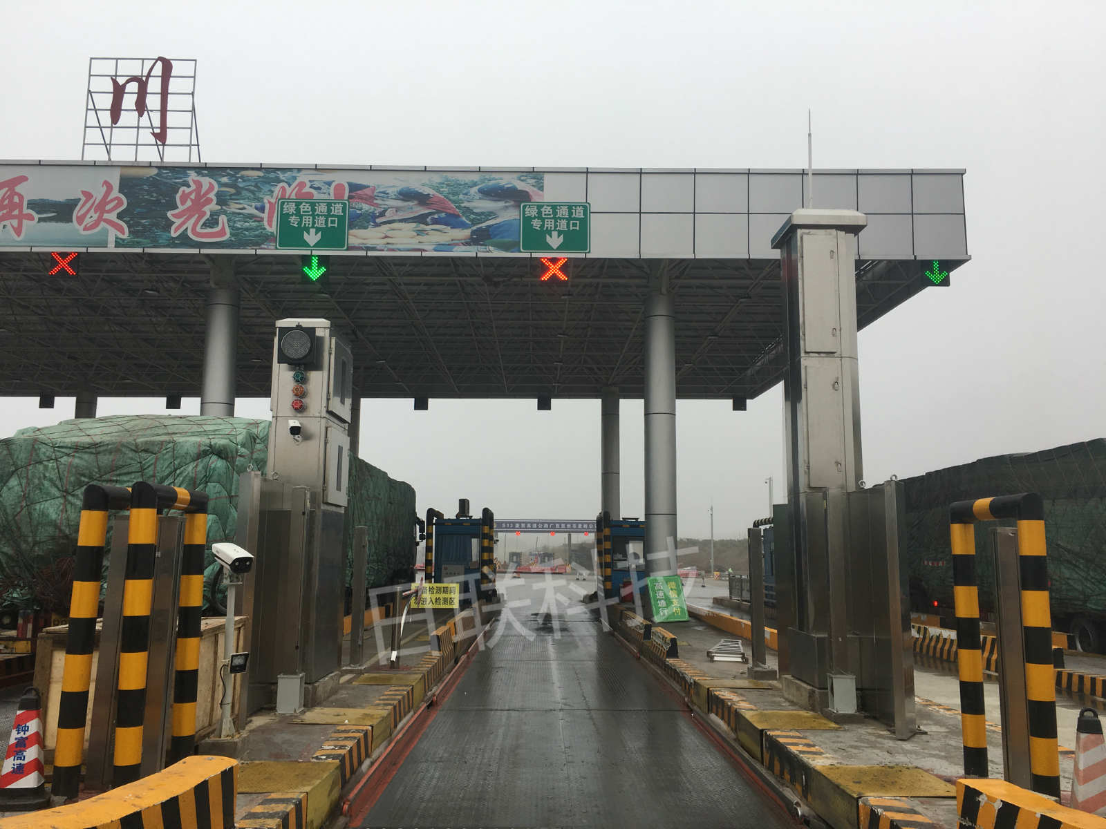 高速公路“綠色通道”=“逃費通道”？ ——X光車輛檢查系統(tǒng)捍衛(wèi)政策初心